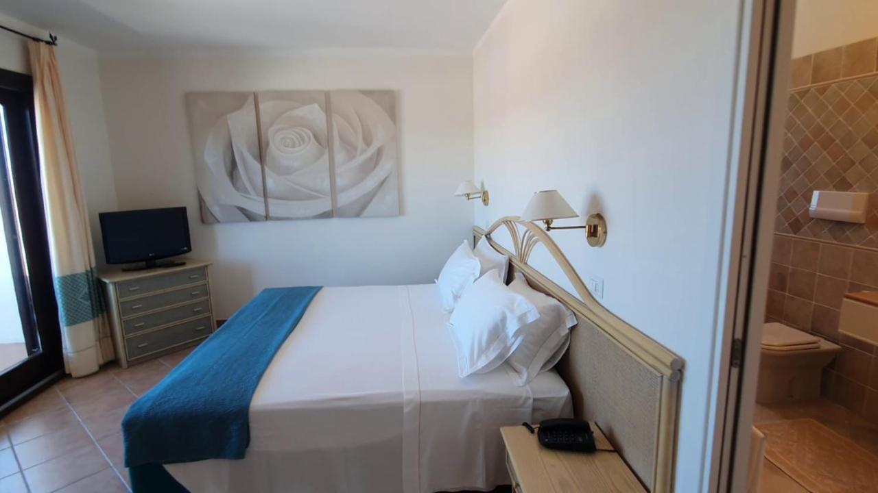 Hotel Mon Repos Baja Sardinia Bagian luar foto