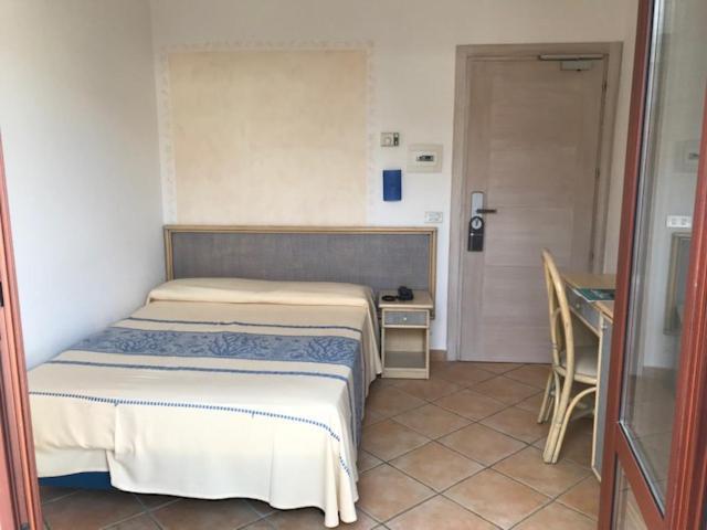 Hotel Mon Repos Baja Sardinia Bagian luar foto