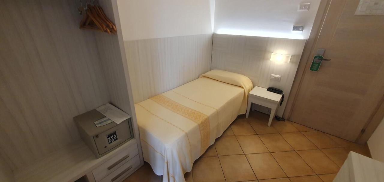 Hotel Mon Repos Baja Sardinia Bagian luar foto