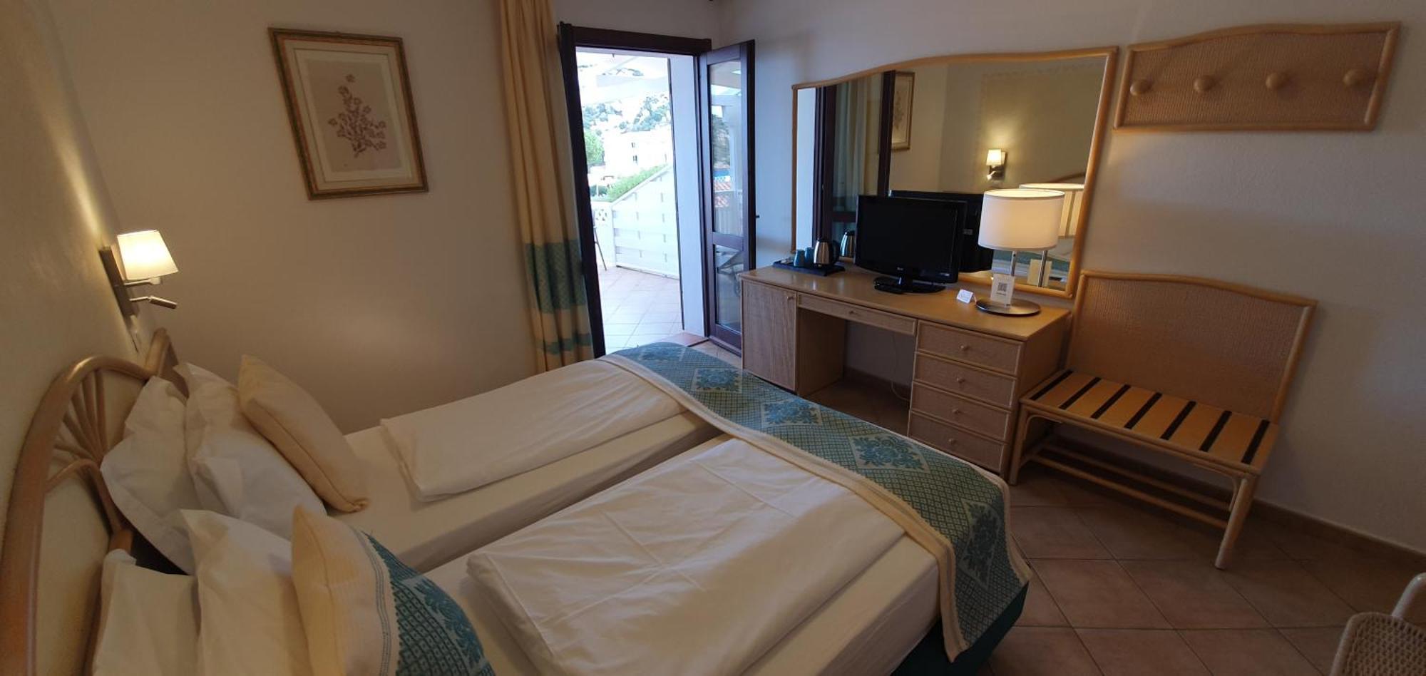 Hotel Mon Repos Baja Sardinia Bagian luar foto