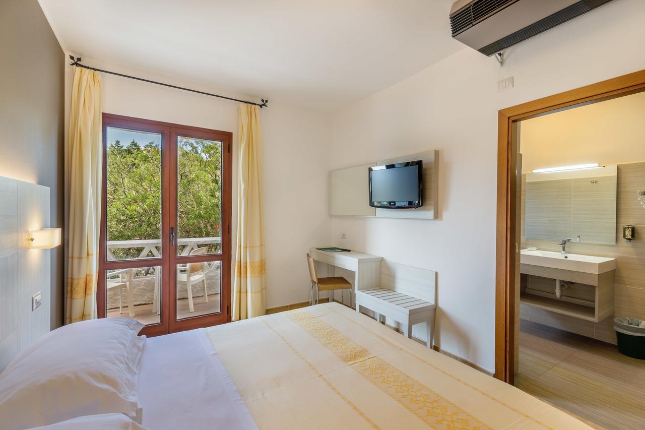 Hotel Mon Repos Baja Sardinia Bagian luar foto