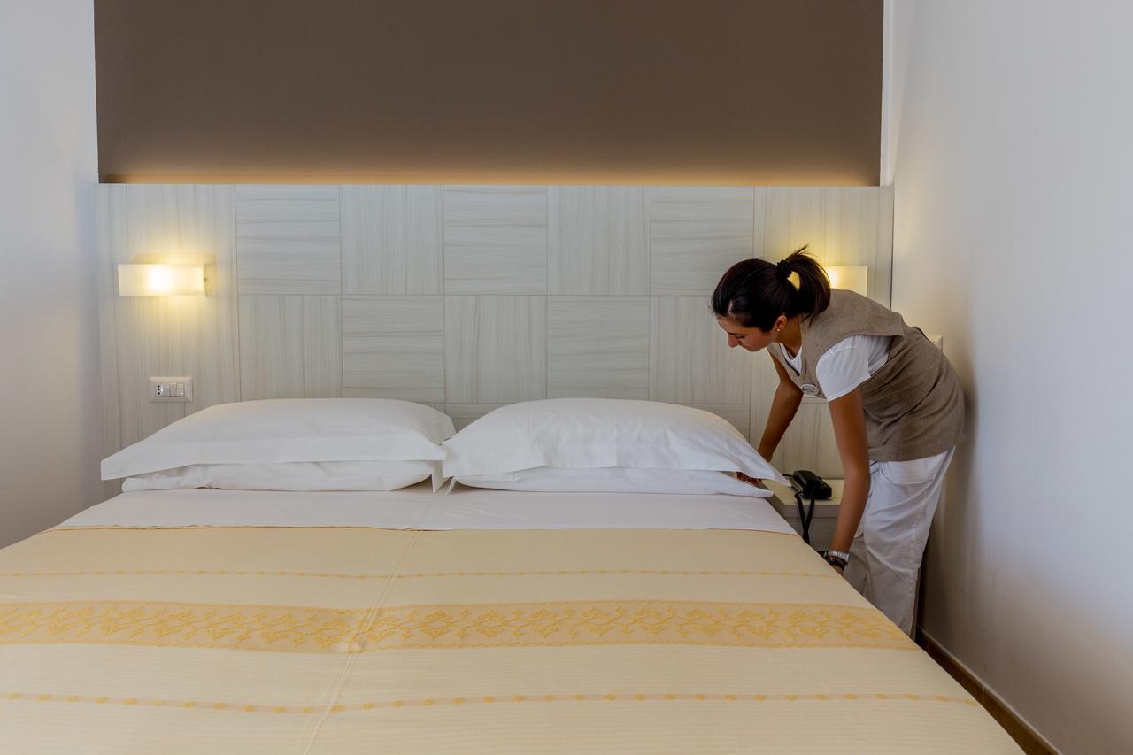 Hotel Mon Repos Baja Sardinia Bagian luar foto