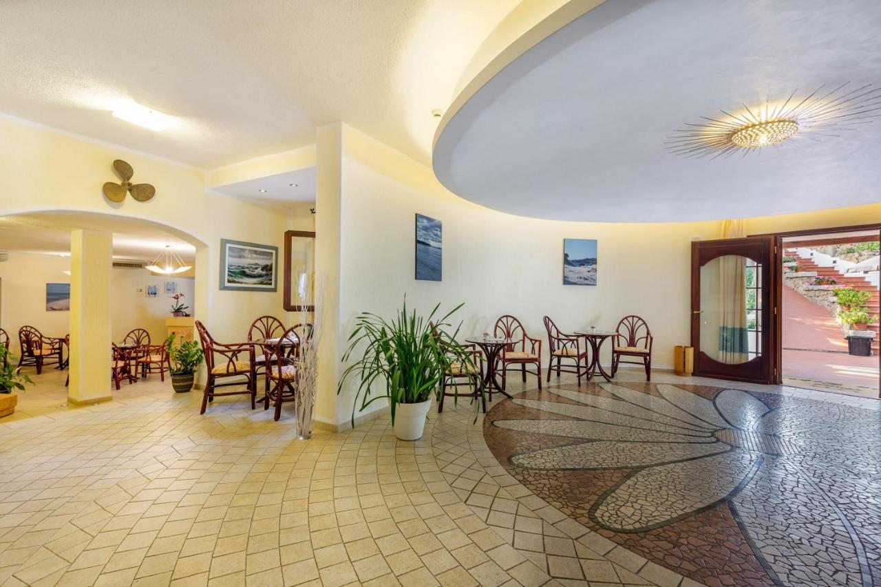 Hotel Mon Repos Baja Sardinia Bagian luar foto